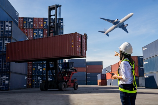PREMIUM-business-logistic-concept-import-export-concept_28668-259